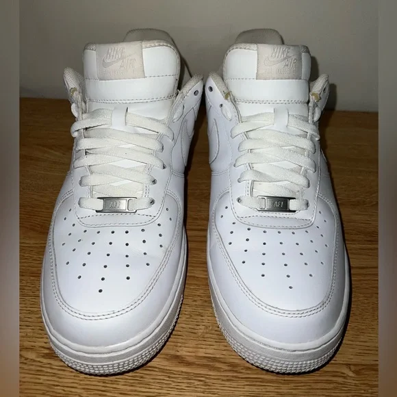 Nike Air Force 1 '07 Low Men’s Size 10.5 Shoes Triple White Sneakers - Picture 2 of 7